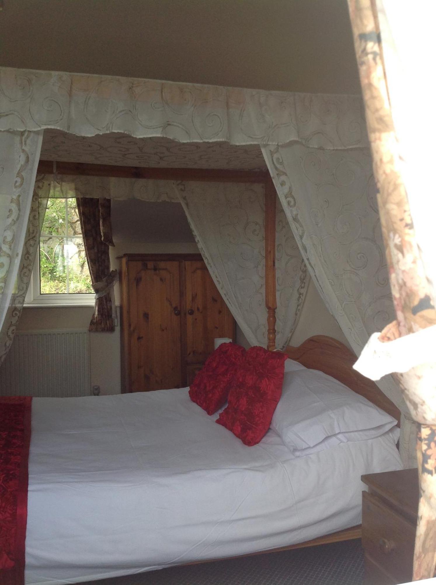 The Glan Yr Afon Inn Холівелл Номер фото