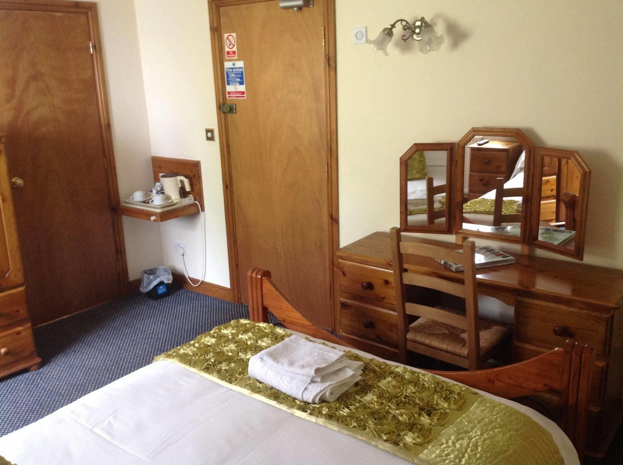 The Glan Yr Afon Inn Холівелл Екстер'єр фото