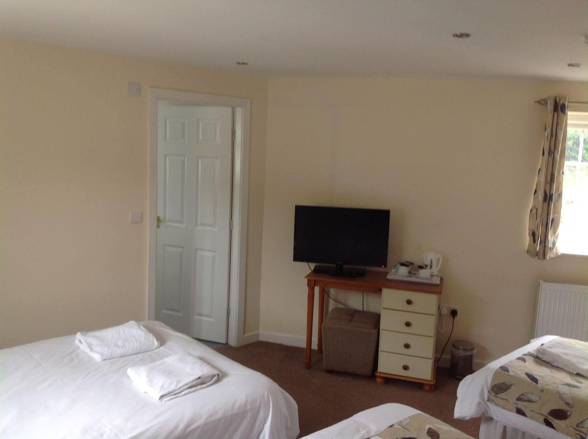 The Glan Yr Afon Inn Холівелл Екстер'єр фото