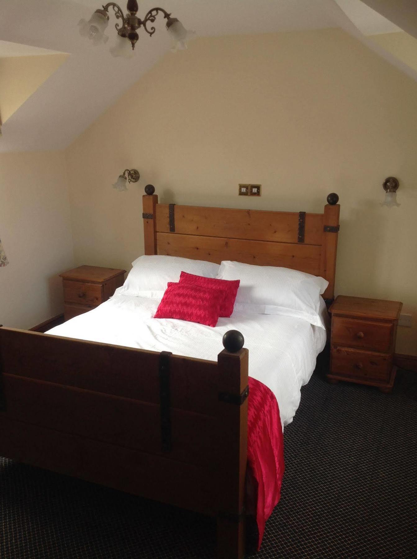 The Glan Yr Afon Inn Холівелл Екстер'єр фото
